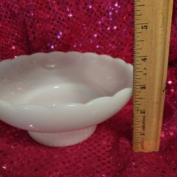 Vintage Y2K E.O Brody Milk Glass Candy Dish Bowl Scalloped Edge Ribbed Pedestal - Picture 4 of 7